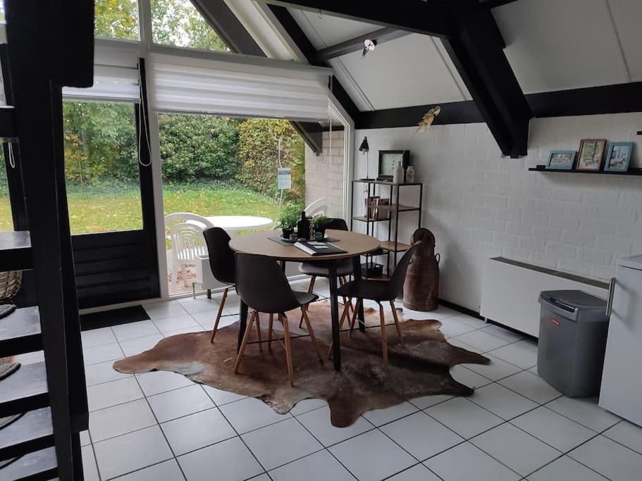 Vrijstaande Recreatiebungalow Met Slaapvide Posterholt Bagian luar foto