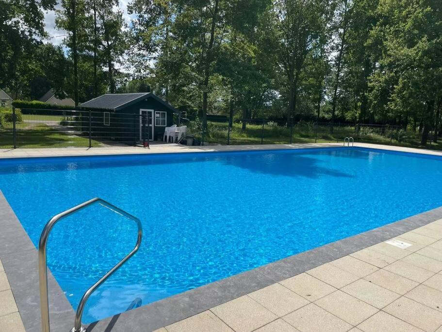 Vrijstaande Recreatiebungalow Met Slaapvide Posterholt Bagian luar foto