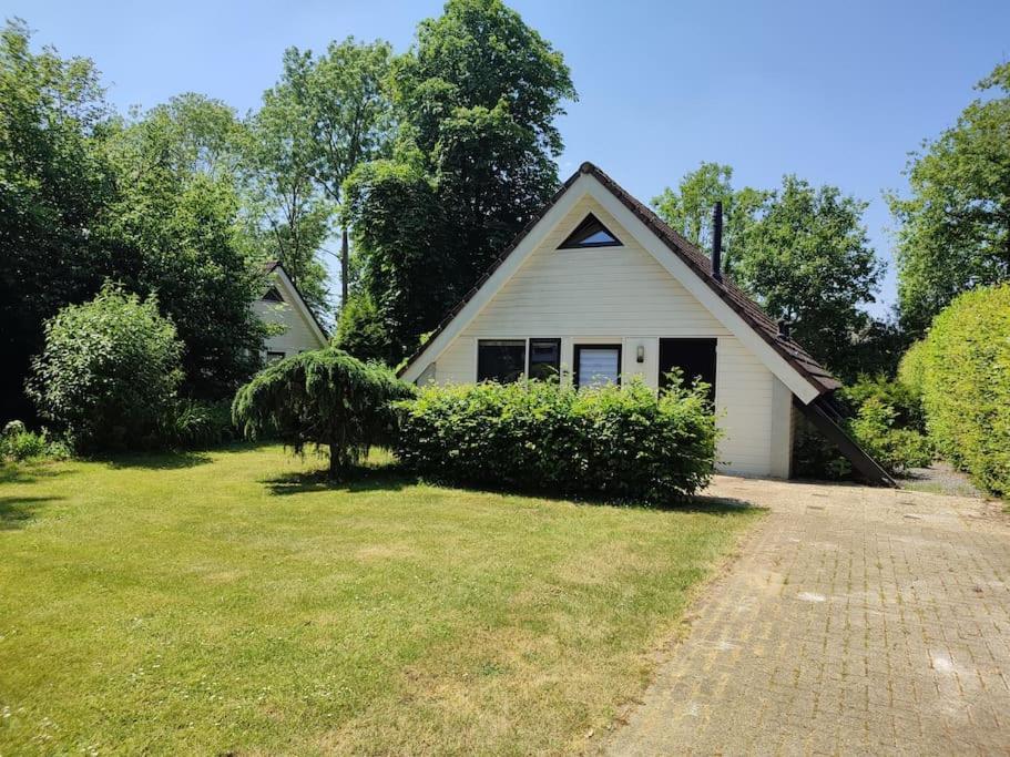 Vrijstaande Recreatiebungalow Met Slaapvide Posterholt Bagian luar foto
