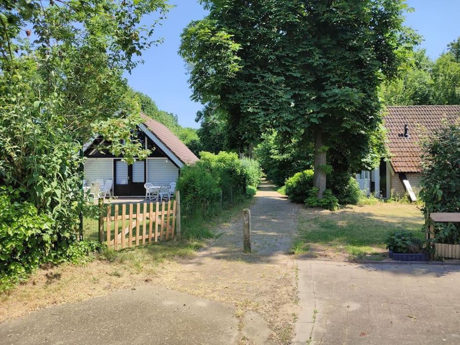 Vrijstaande Recreatiebungalow Met Slaapvide Posterholt Bagian luar foto